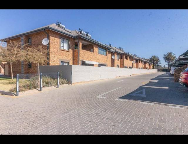 3 BEDROOM APARTMENT FOR SALE IN RAVENSWOOD